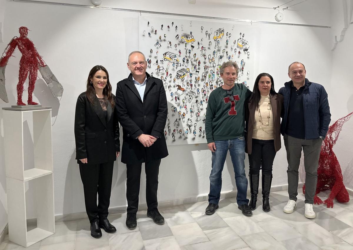 Imagen secundaria 1 - La exposición &#039;Raíces&#039; de Ángel Zabala abre sus puertas a la creatividad en Cuevas