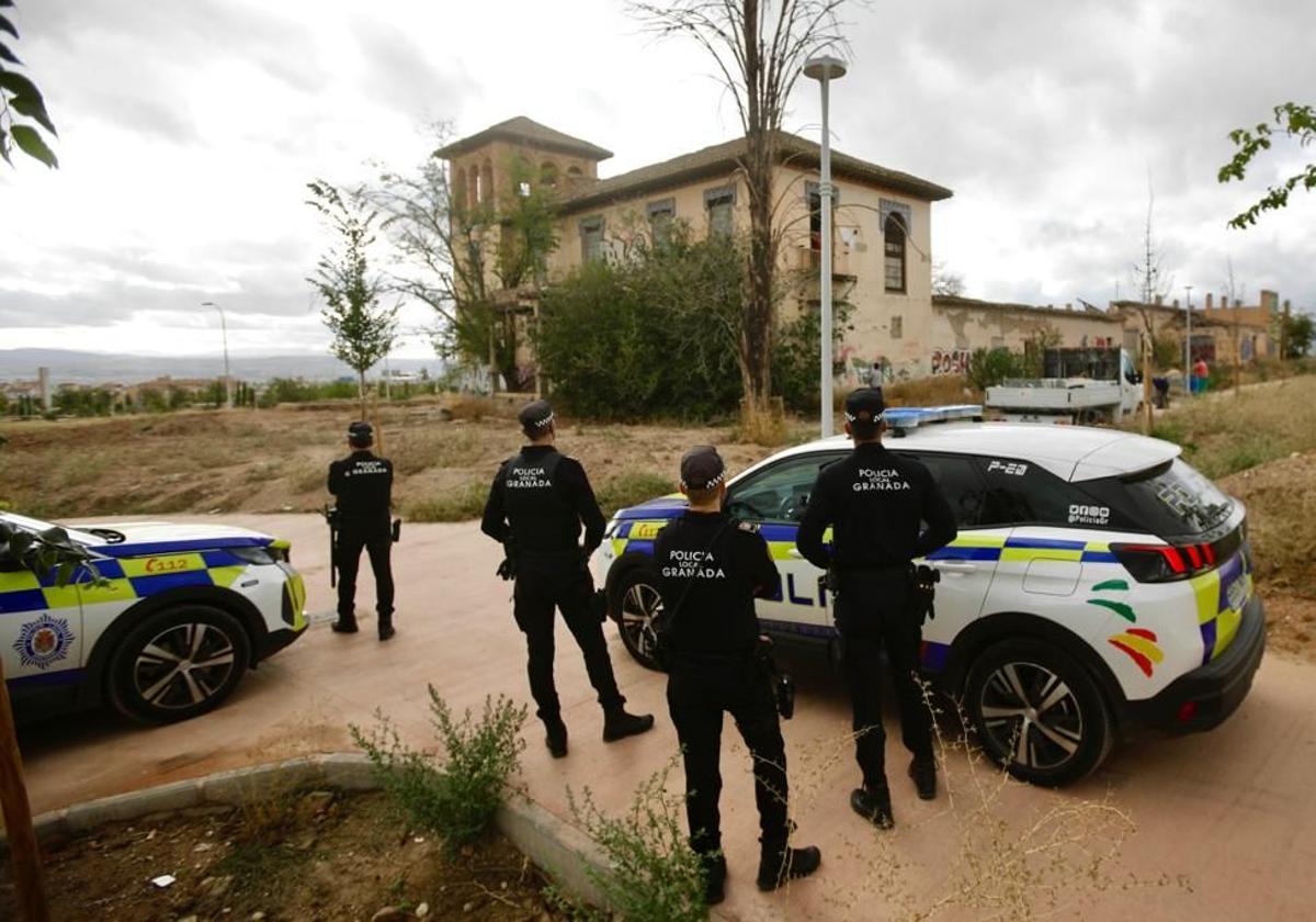 Agentes de la Policía Local de Granada en una imagen de archivo.