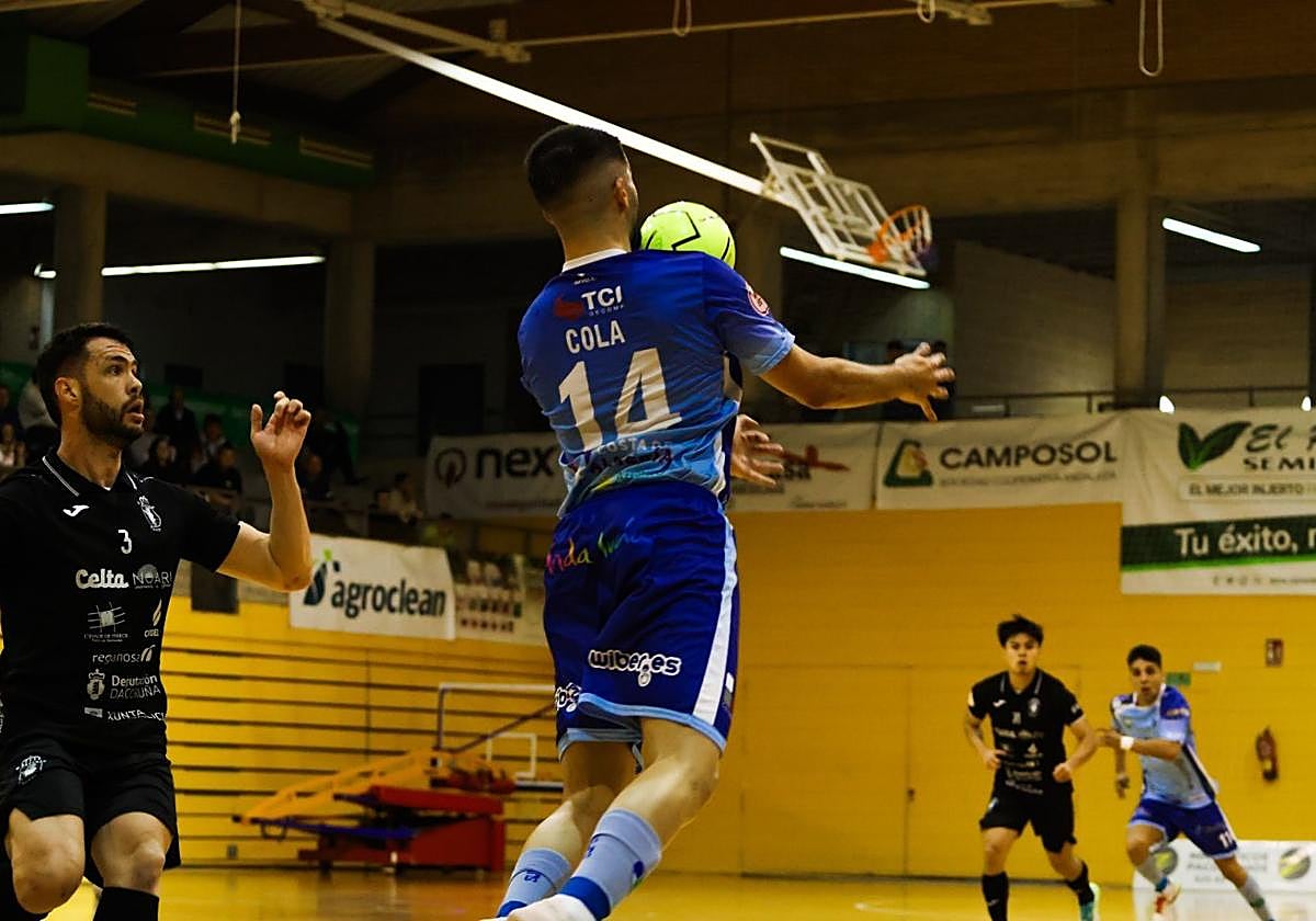 Cola puso el 1-2 e Inagroup El Ejido soñó, pero O Parrulo no dio su brazo a torcer.