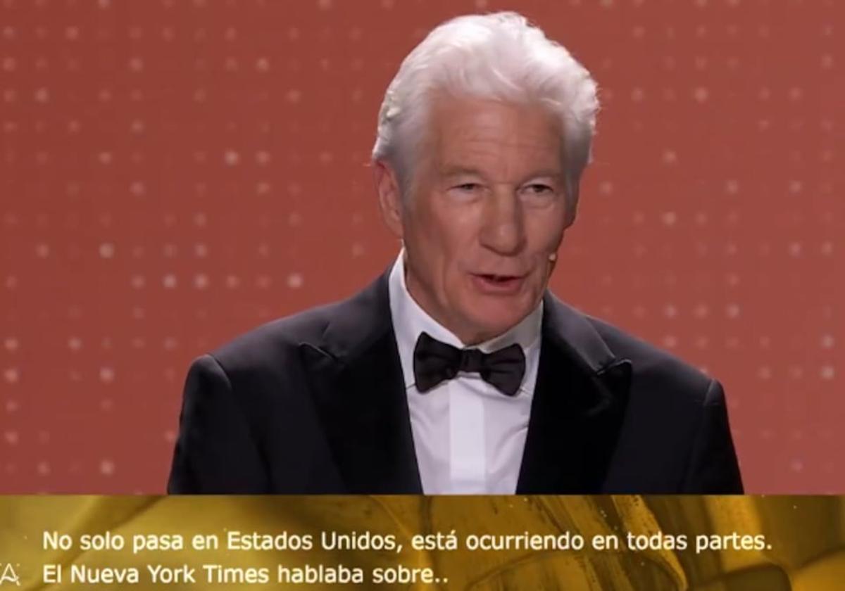 Un momento del discurso de Richard Gere en los Goya.