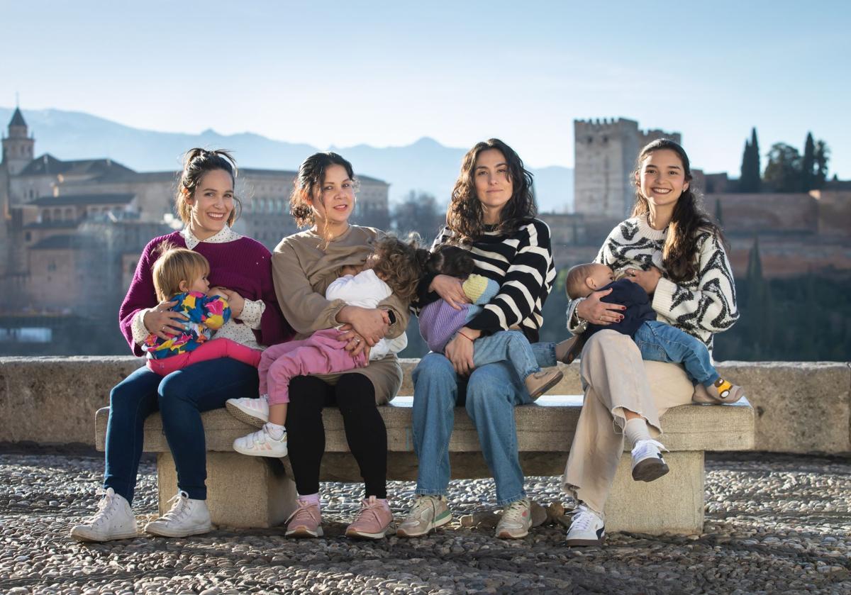 Estrella,Marely, Lola y Carolina, amamantando a sus bebés en San Nicolás.