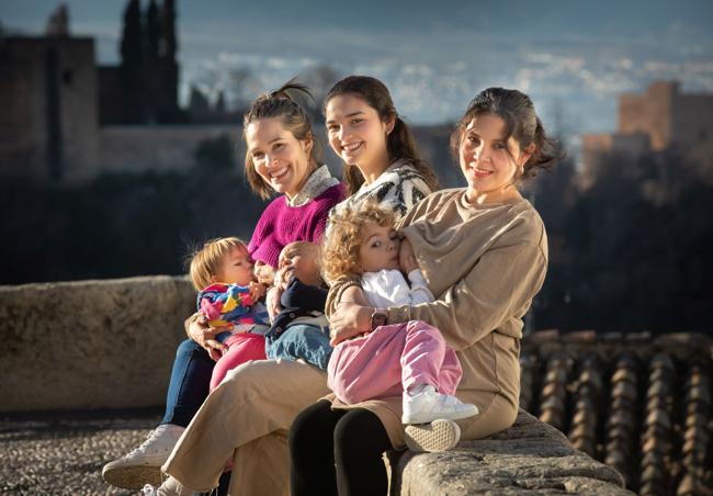 Marely, Carolina y Estrella, con sus hijos.
