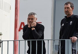 Fran Escribá atiende al partido del Recreativo este sábado antes de partir hacia Huesca.