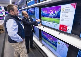 Televisores en un comercio especializado.