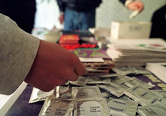 Campaña de distribución de preservativos.