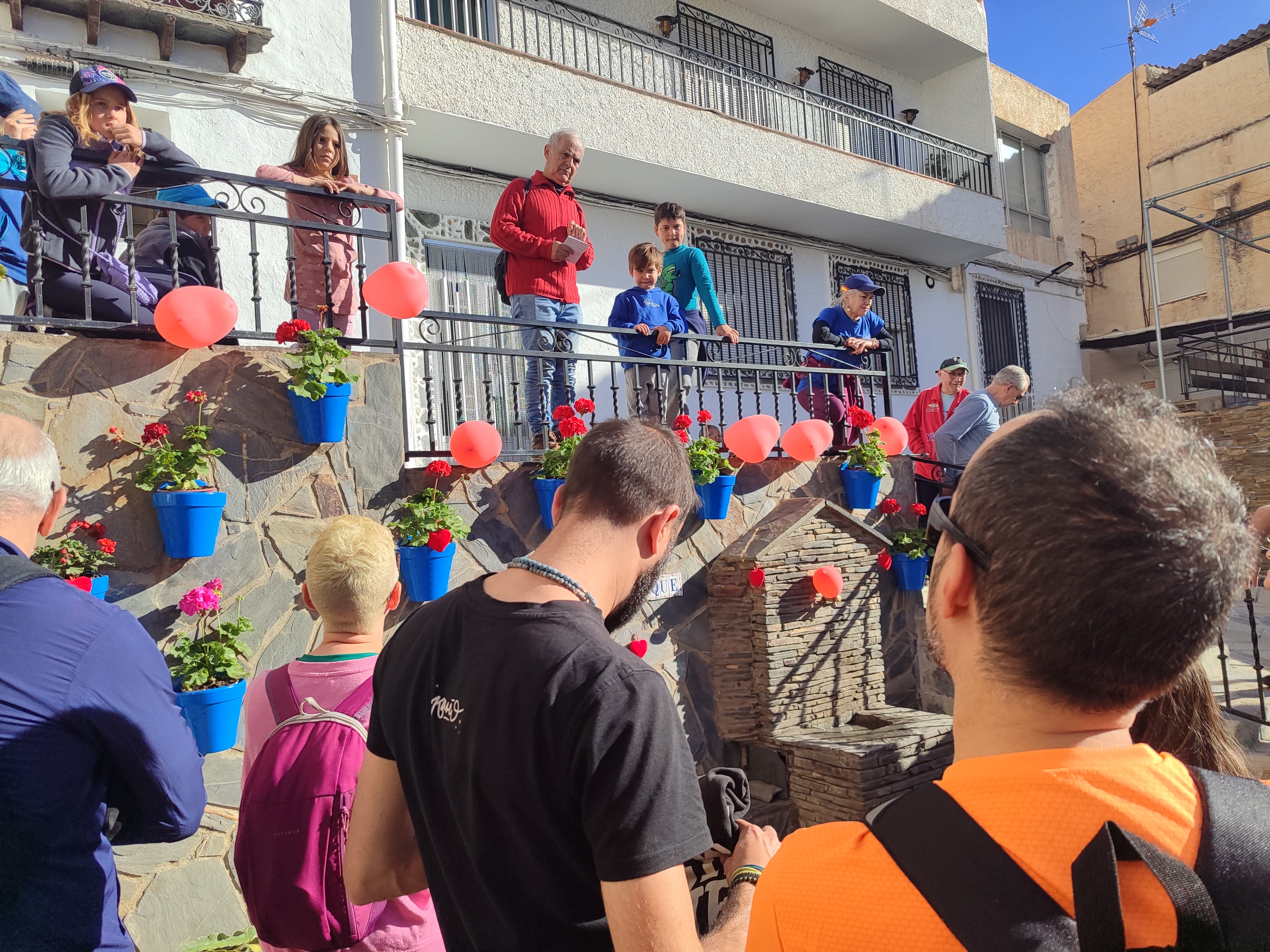 Velefique disfruta en familia de la ruta de almendros en flor