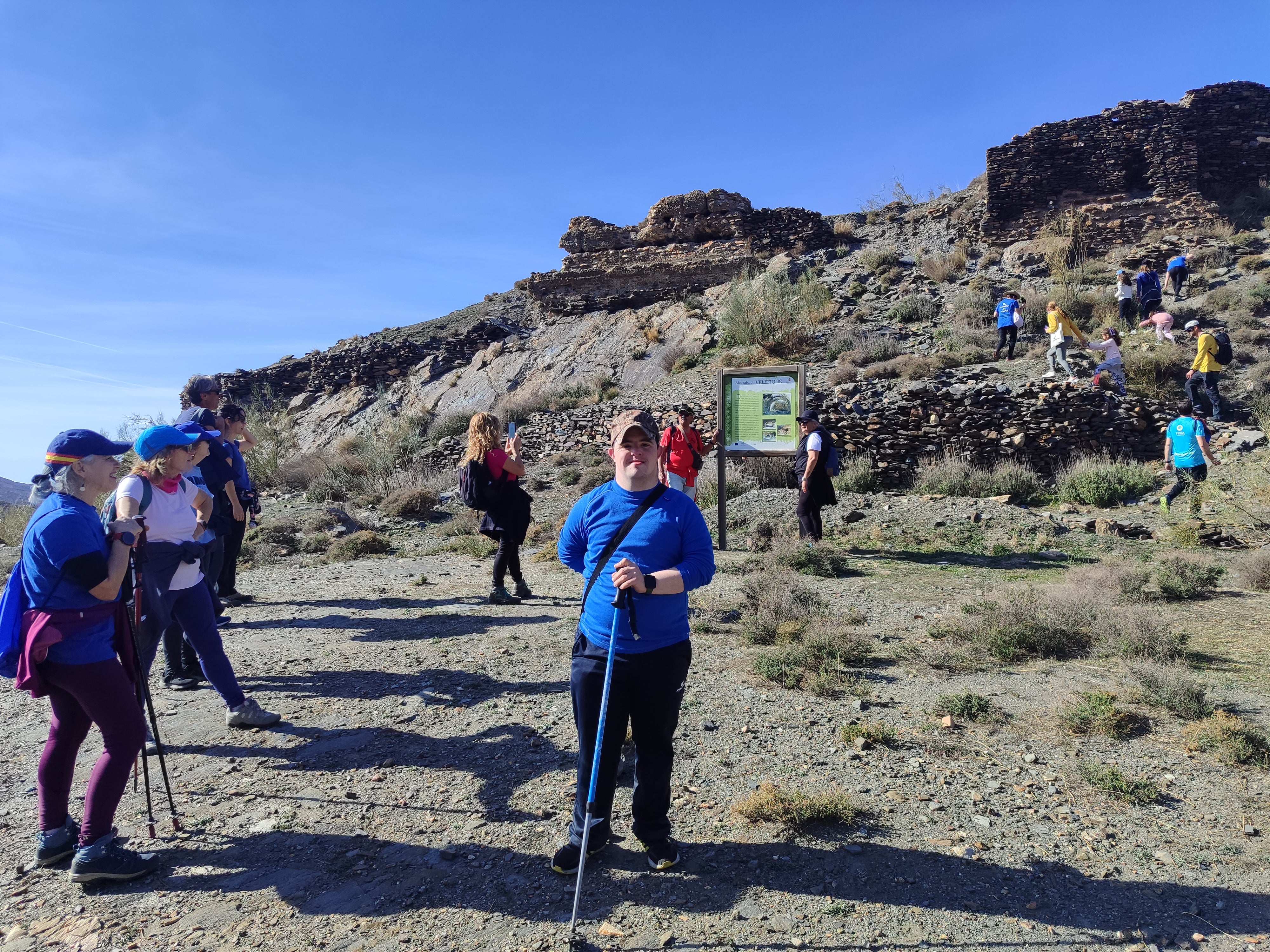 Velefique disfruta en familia de la ruta de almendros en flor