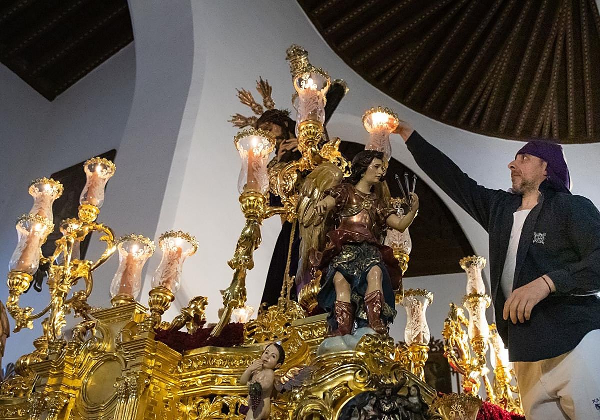 Imagen principal - La procesión del Nazareno, por dentro.