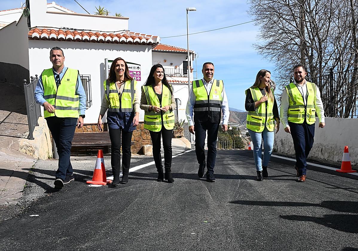Visita del presidente de la Diputación, Francisco Rodríguez, a las obras de la carretera Gr-5209.
