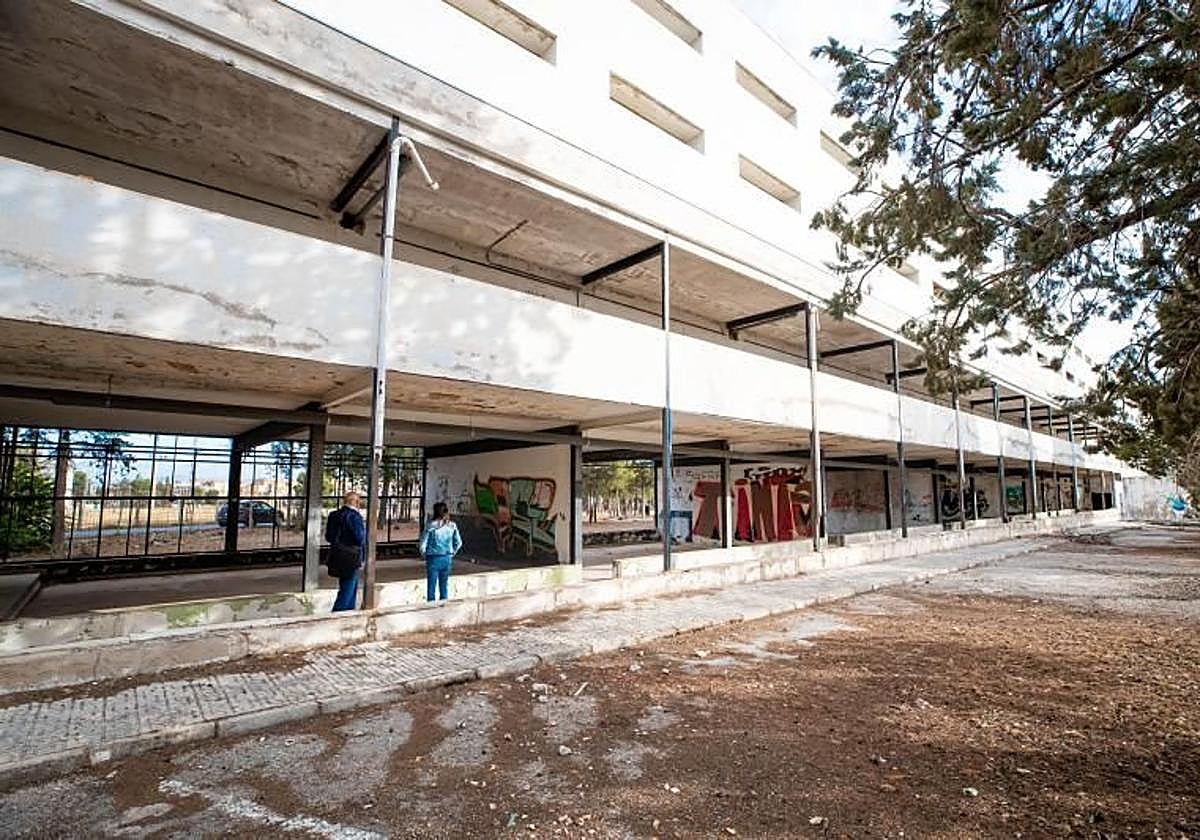 Instituto abandonado de Luis Bueno Crespo, donde irá un laboratorio de empresas de inteligencia artificial.