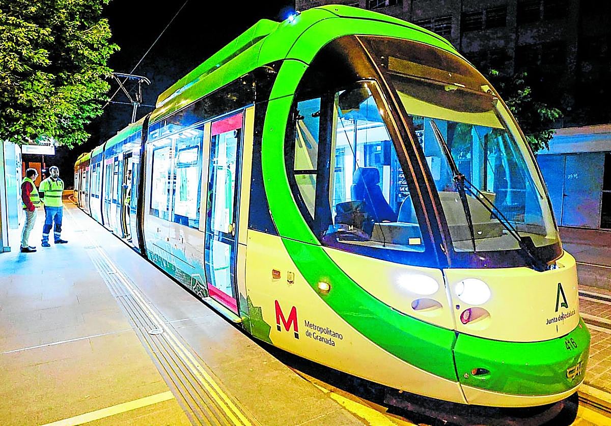 Una de las últimas unidades introducidas en la red de metro de Granada.