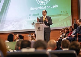 Intervención del rector Nicolás Ruiz.