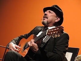 Javier Ruibal: «Siempre me gustó el teatro, y sentirme teatrero me encanta»