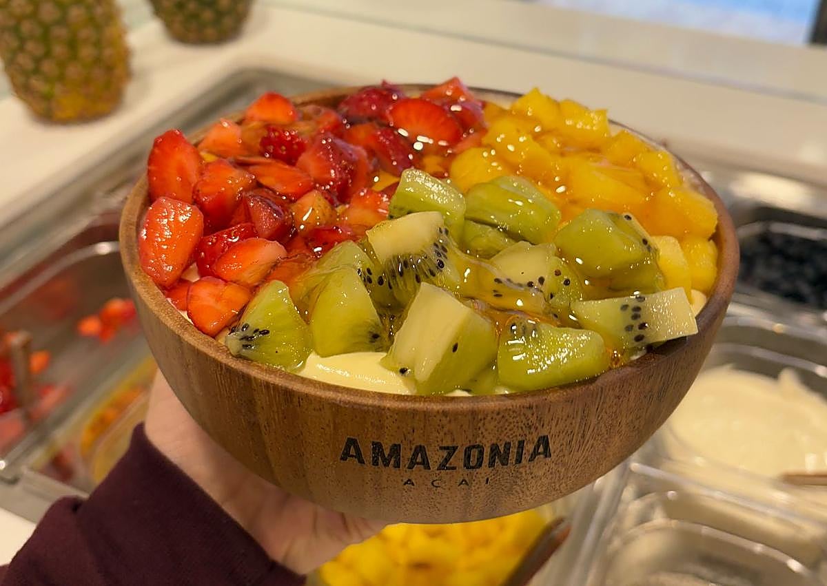 Imagen secundaria 1 - Abre en Granada el local de las meriendas y desayunos de Brasil: «Está siendo una locura»