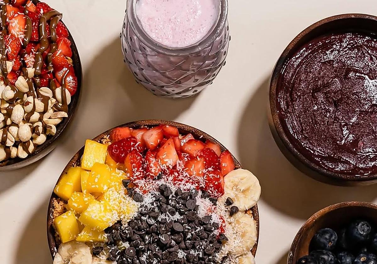 Imagen principal - Abre en Granada el local de las meriendas y desayunos de Brasil: «Está siendo una locura»