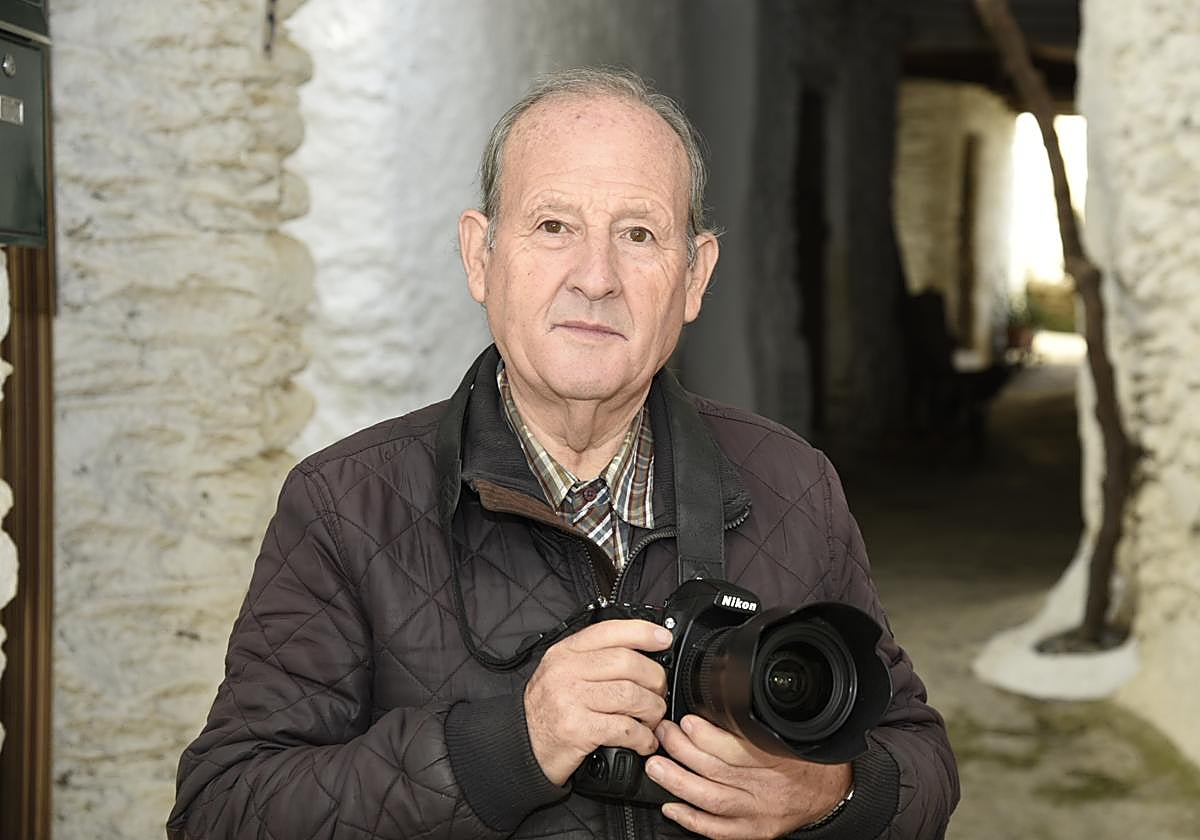 Rafael Vílchez, corresponsal de Ideal en la Alpujarra premiado por la Asociación Cultural Albuxarra