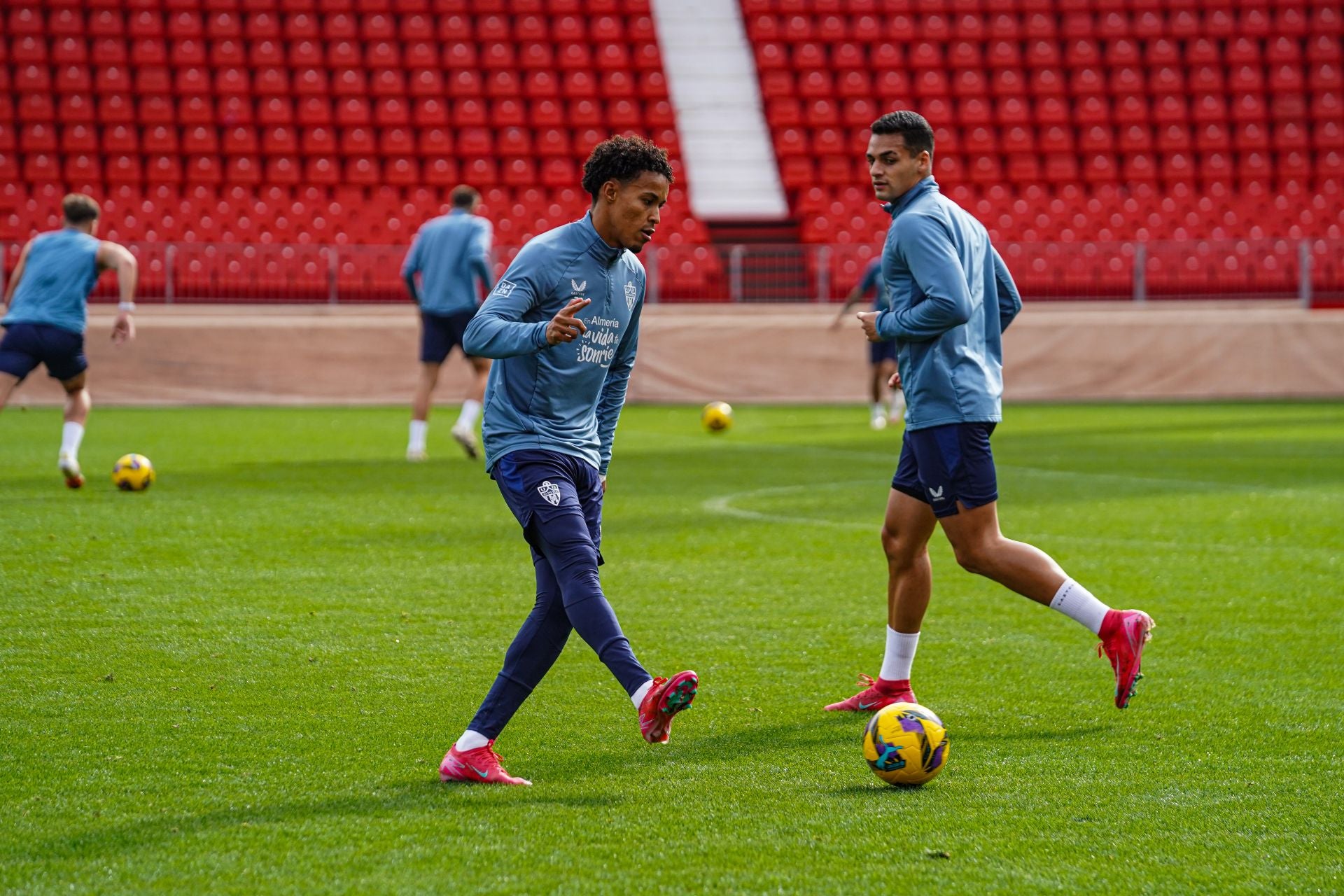 Lázaro Vinicius trabaja en el UD Almería Stadium.