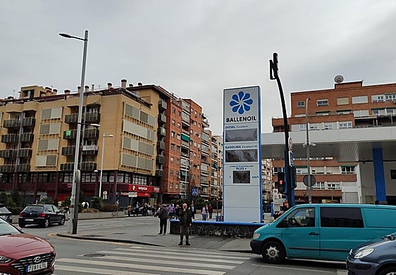 Estado actual de la gasolinera de Plaza Einstein.