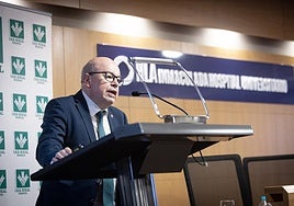 El profesor Francisco Herrera, durante su conferencia en el HLA.
