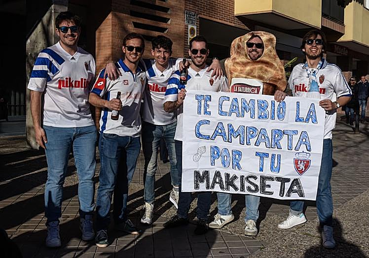 La despedida zaragocista, con su 'cacahuete'.