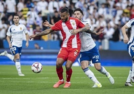Luis Suárez controla el balón en el partido de ida, donde hizo dos goles.