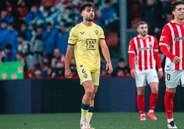 El rojiblanco Arnau Puigmal cumplió los cien partidosx como indálico.