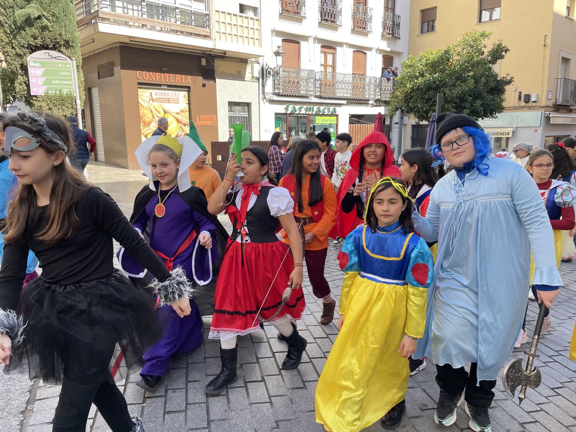 Las imágenes del pasacalles del Carnaval escolar de Jaén