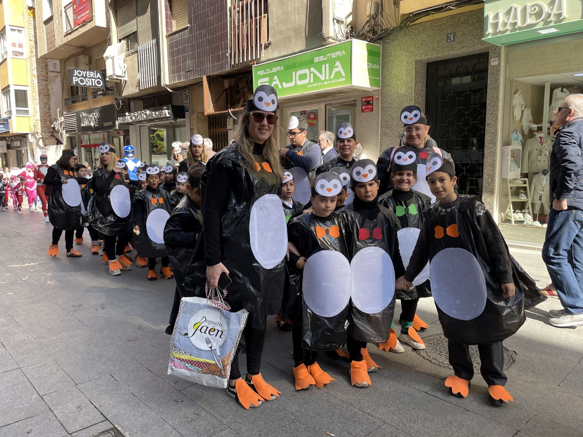 Las imágenes del pasacalles del Carnaval escolar de Jaén