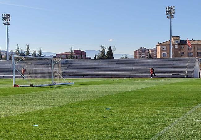 Carlos Neva realiza trabajo aparte con el Granada.
