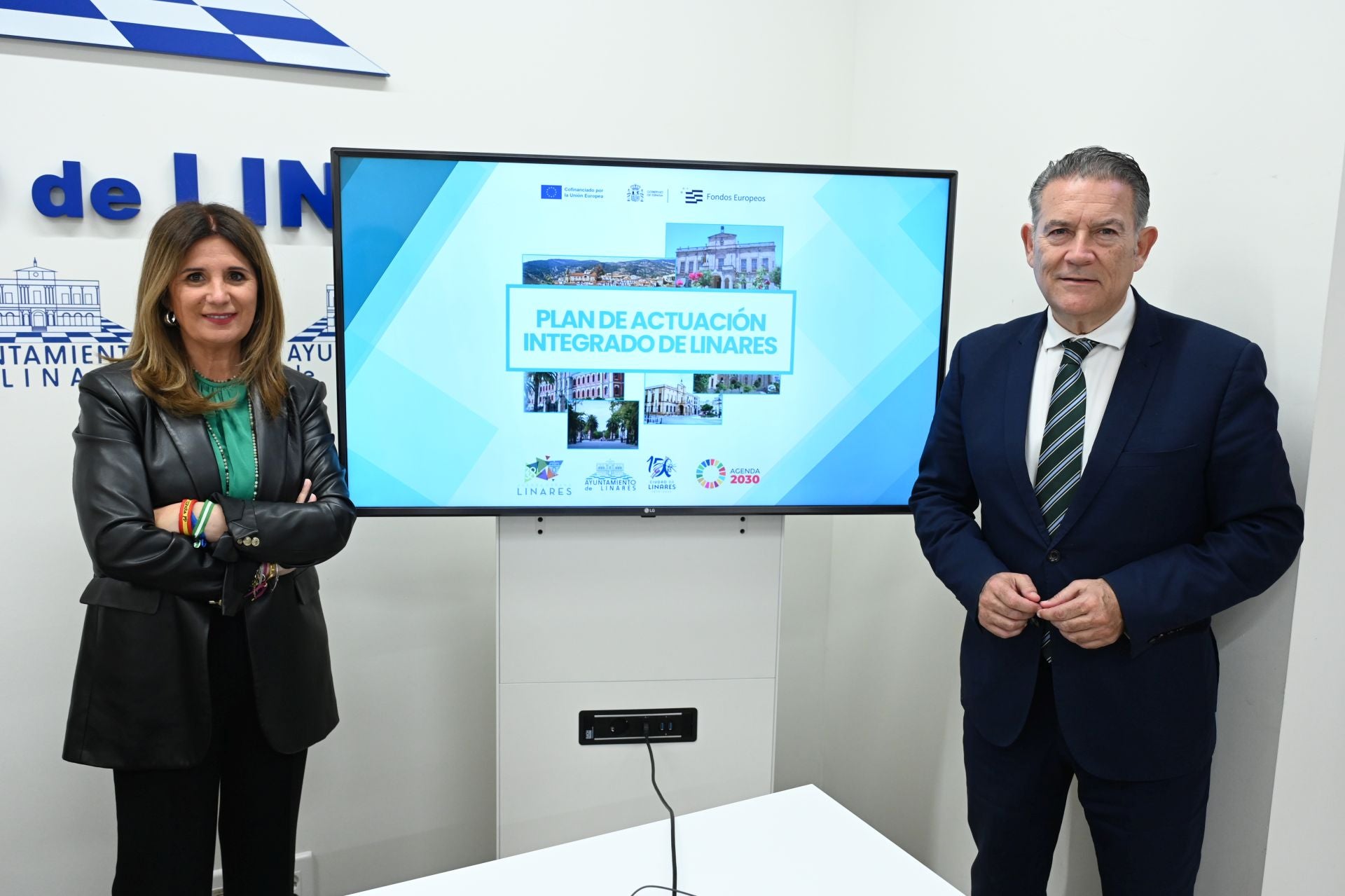 La alcaldesa Auxi del Olmo y el concejal de Industria, Empresa y Empleo Raúl Caro-Accino.
