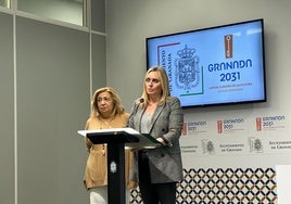 La alcaldesa de Granada, Marifrán Carazo, y la concejal de Economía, Rosario Pallarés.