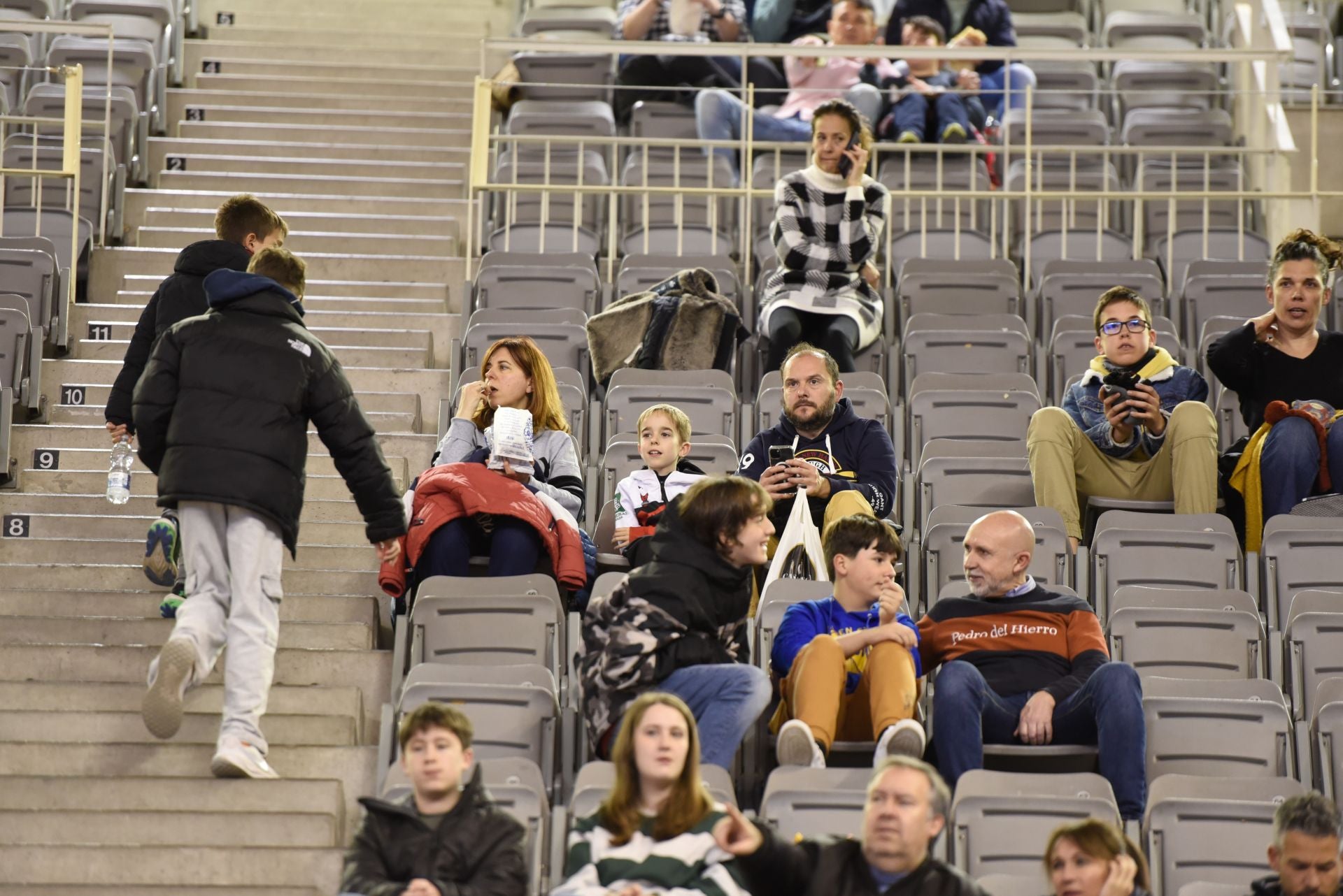 Encuéntrate en la grada del Palacio de Deportes en el Covirán-Murcia