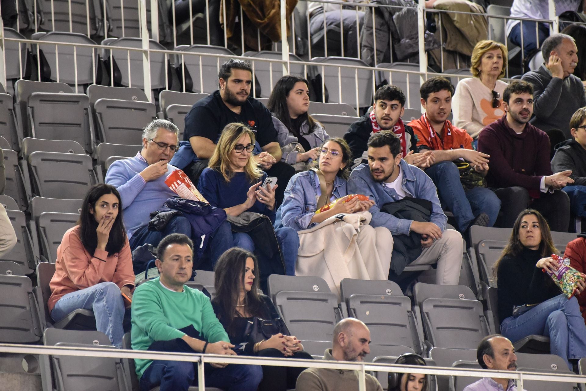 Encuéntrate en la grada del Palacio de Deportes en el Covirán-Murcia