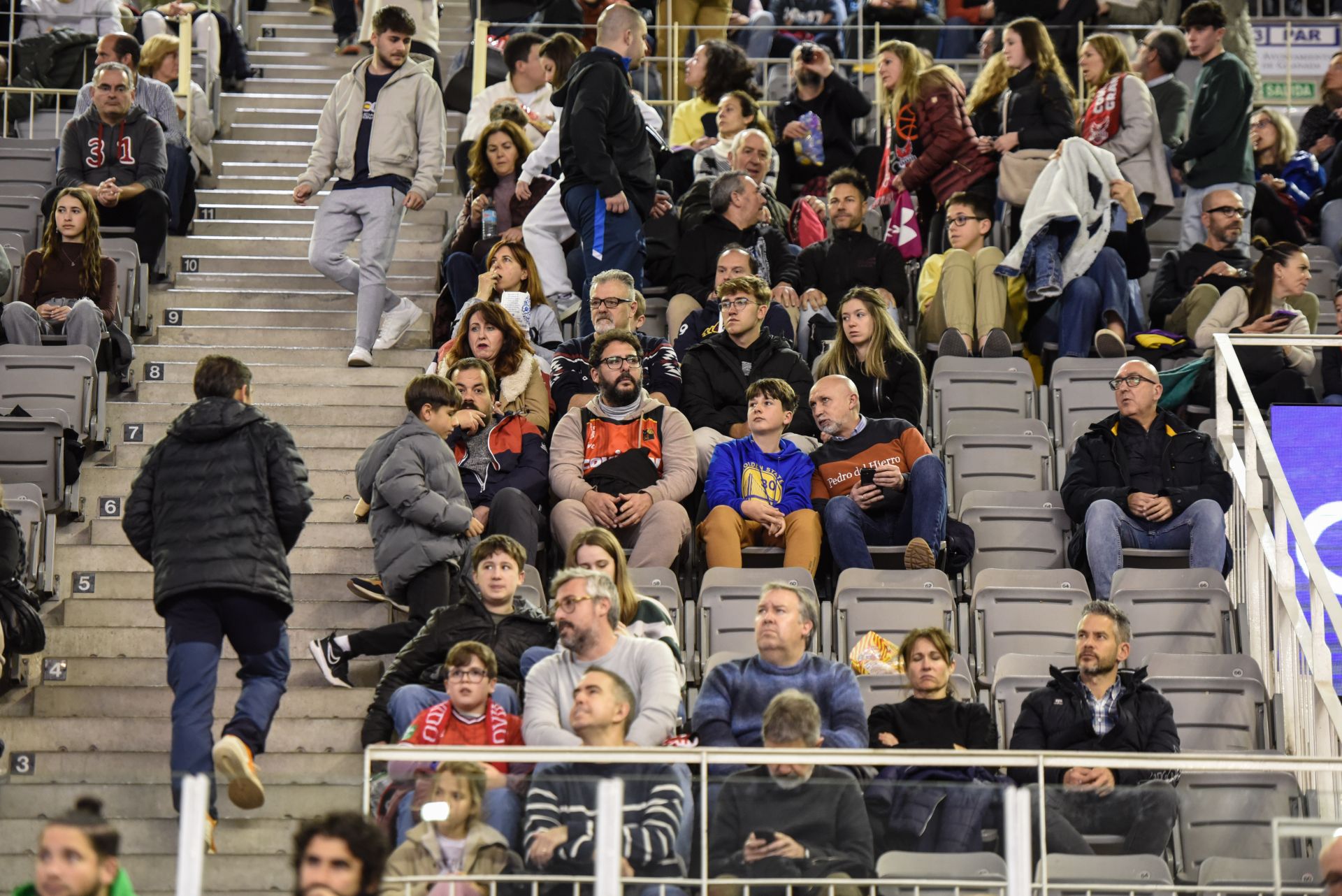 Encuéntrate en la grada del Palacio de Deportes en el Covirán-Murcia