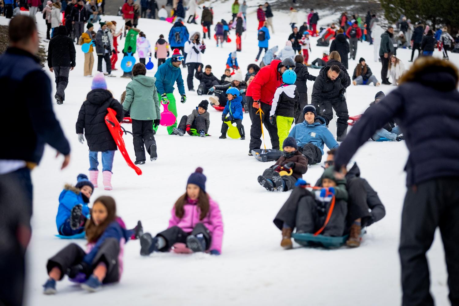 Las imágenes de Sierra Nevada plagada de trineos por el puente