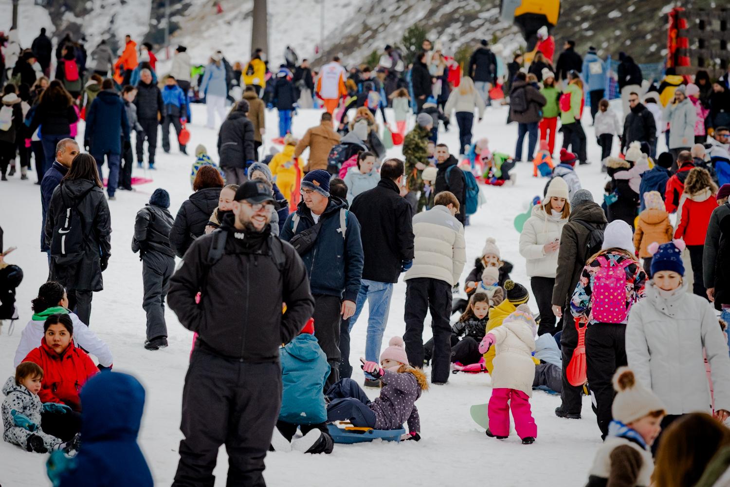 Las imágenes de Sierra Nevada plagada de trineos por el puente