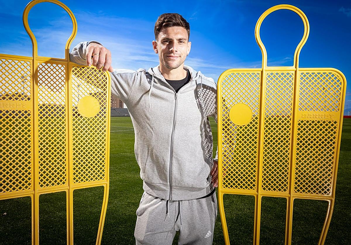 Lucas Boyé posa para IDEAL en la Ciudad Deportiva del Granada tras un entrenamiento esta semana.