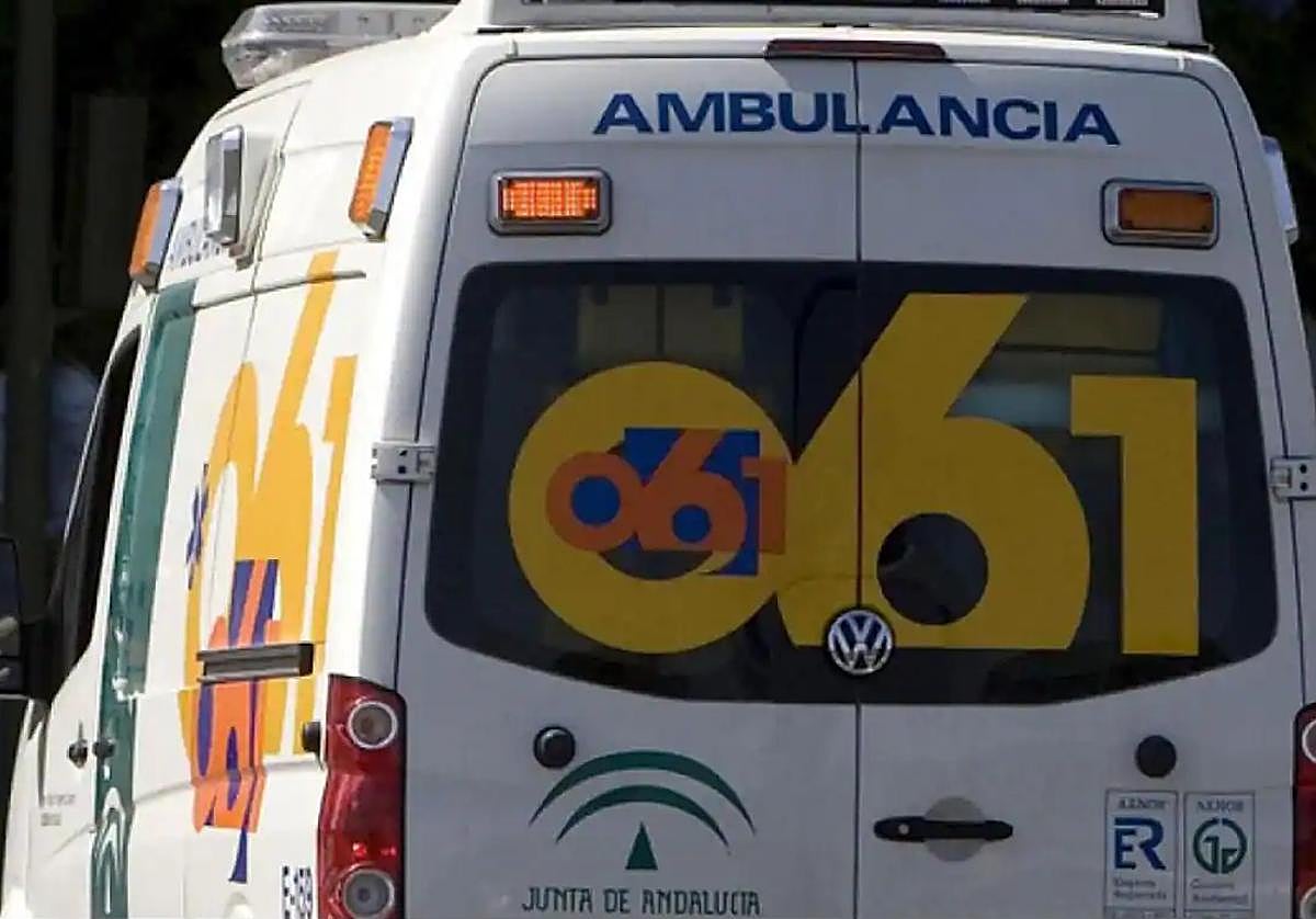 Un motorista resulta herido grave tras un accidente en Atarfe.