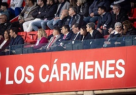 Sophia Yang, justo al lado de García Amado, en el palco.