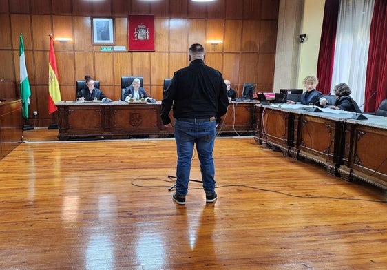 El acusado, en la sala de vistas de la Audiencia de Jaén.