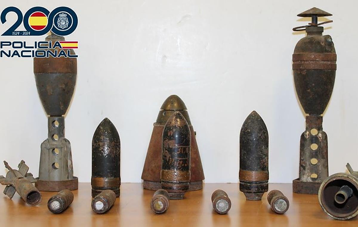 Halla un arsenal de artefactos de la Guerra Civil por explotar cuando limpiaba su tienda en Granada.