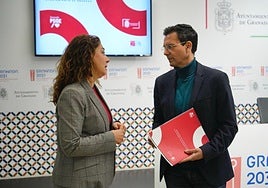 Los concejales del PSOE Raquel Ruz y Paco Cuenca.