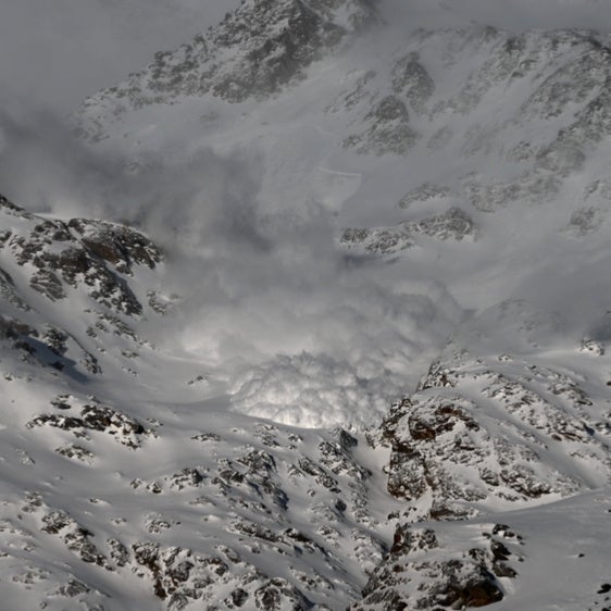 Avalanchas de nieve: por qué ocurren y cómo escapar si te atrapa una