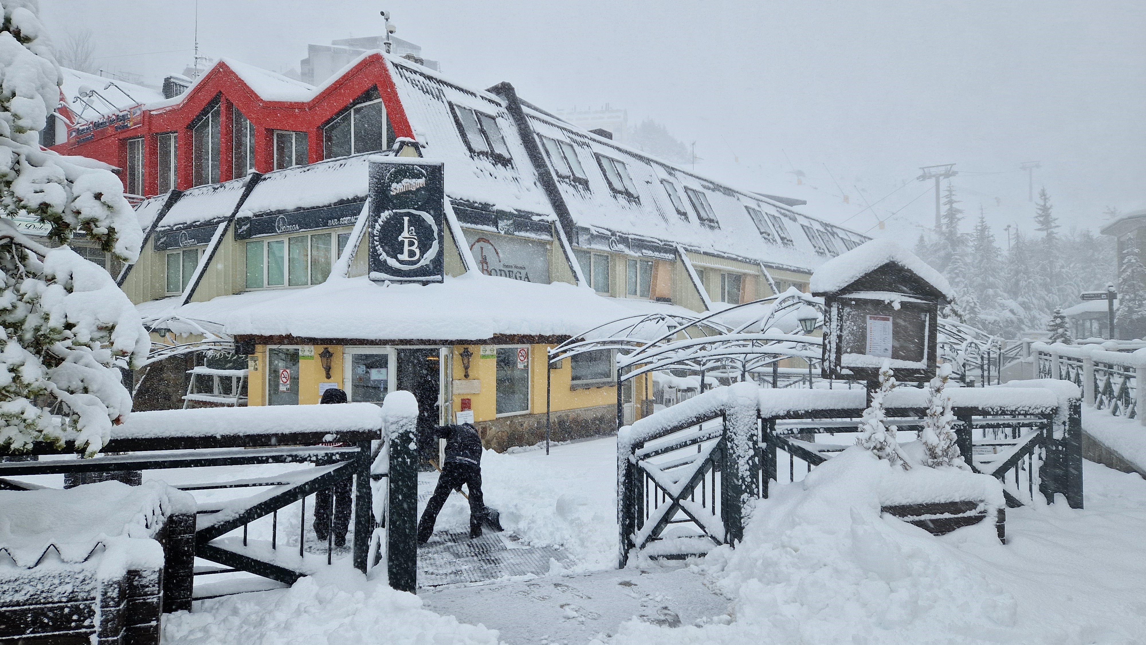 La espectacular nevada en Pradollano, en imágenes