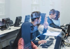 La UGR, líde en la inclusión de la IA en la formación de sus alumnos.