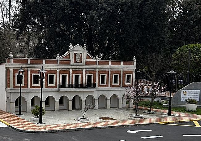 Recreación del Ayuntamiento de Albolote en miniatura.