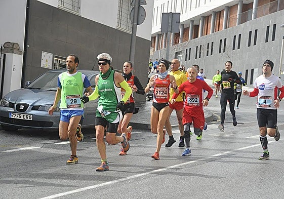 Un momento de la edición anterior de la histórica Media Maratón de Baza.