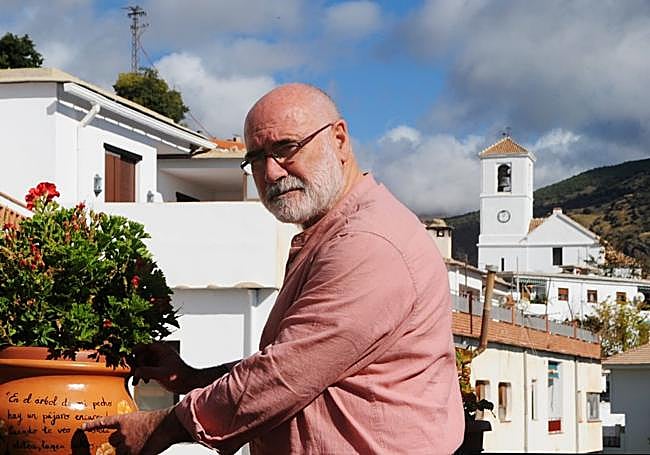 El alcalde de Alpujarra de la Sierra, José Antonio Gómez, en Mecina Bombarón