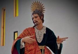 San Juan vuelve a El Zapillo entre la expectación de los hermanos delGran Poder