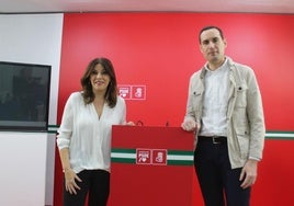 Ángeles Férriz y Juan Latorre, juntos el pasado viernes en la sede del PSOE de Jaén.